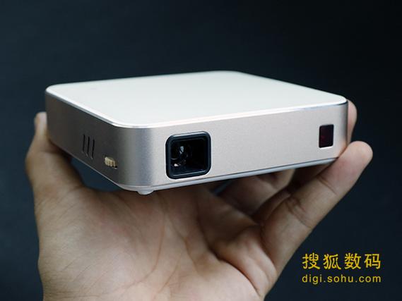 一边摸上面一边摸上面的相关介绍