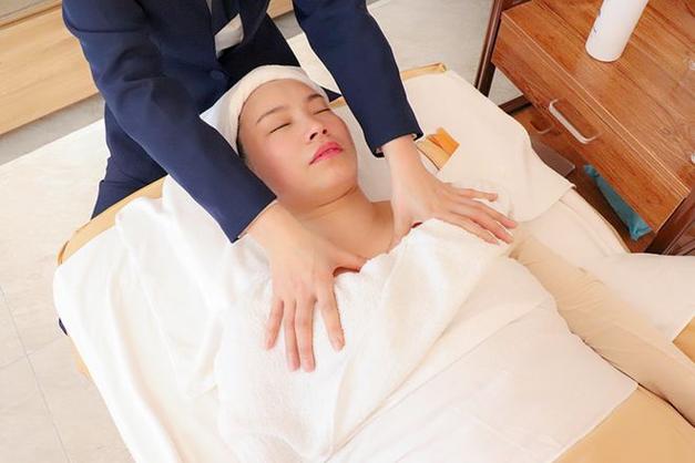 盗摄胖男酒店啪啪人妻的相关介绍
