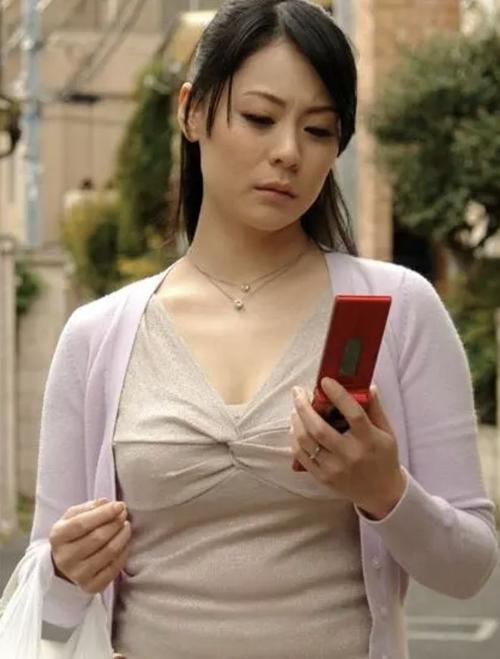 搭讪不擅长谢礼的熟女av的相关介绍
