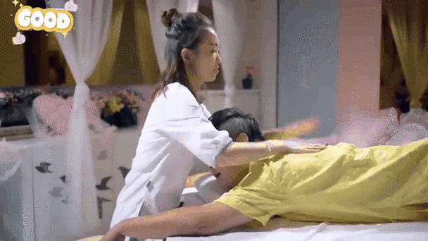 操美女老师逼的相关介绍