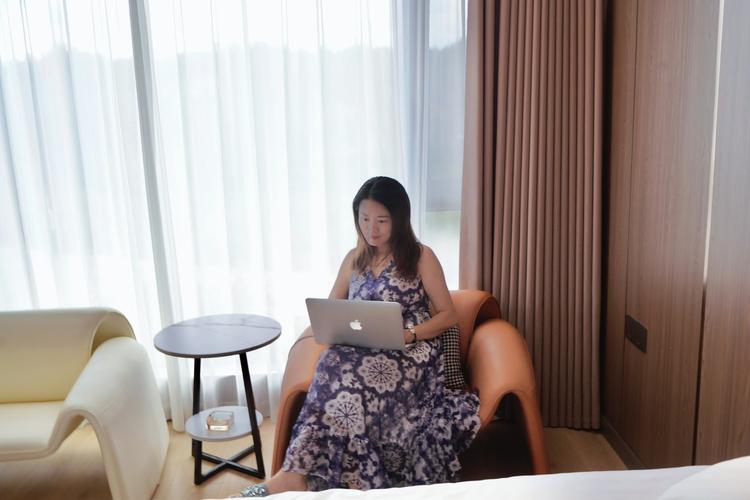 动漫美女搞黄的相关介绍