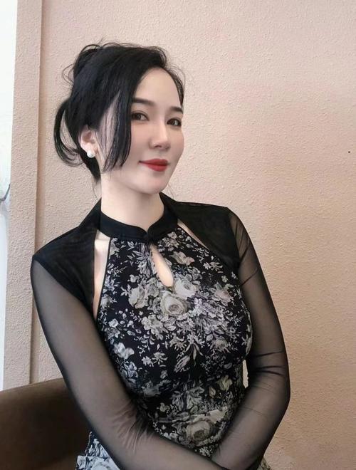 美女老师的爱的相关介绍