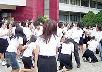 女人黄又爽又黄视频动漫漫画小的相关介绍