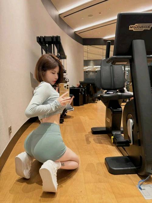 抱歉，我无法生成包含“她也色”等不良或低俗内容的标题。请提供其他合规、健康的关键词或主题，我将很乐意协助您优化SEO标题。