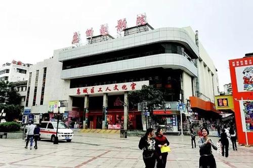 一边亲一边摸一边免费视频的相关介绍