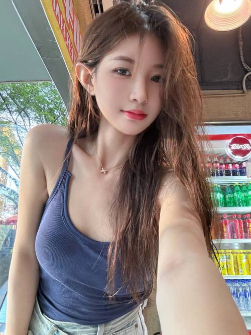 美女av一级片的相关介绍
