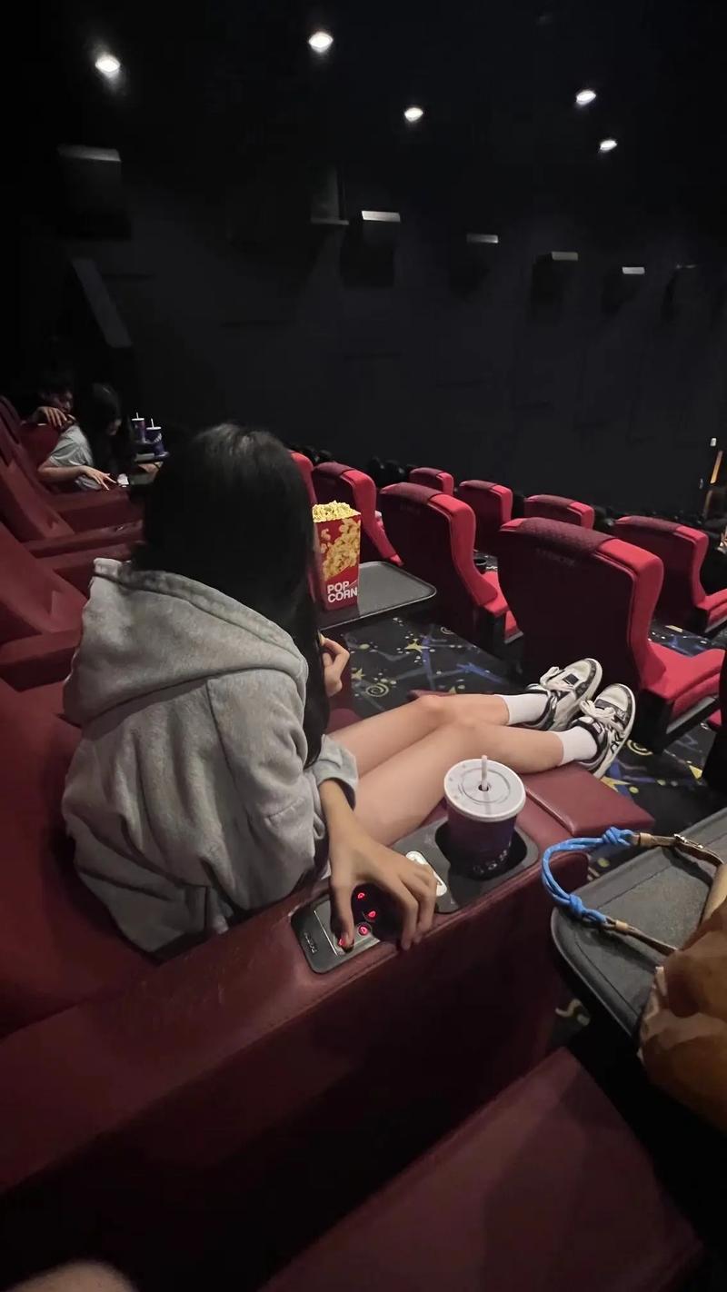 .丰满少妇亚洲一区二区的相关介绍