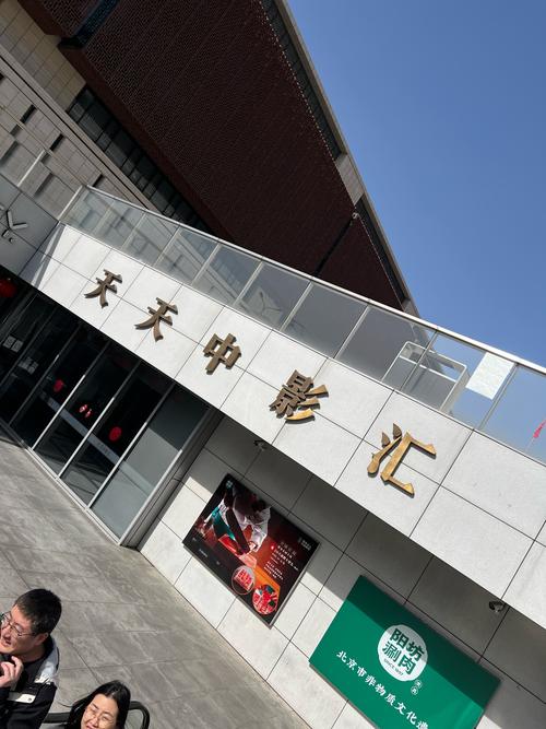 一边亲一边摸下面.的相关介绍