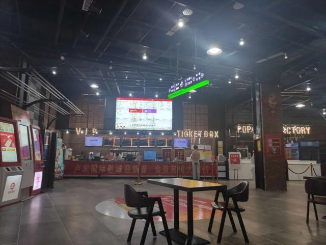 操哭老师陆远的相关介绍